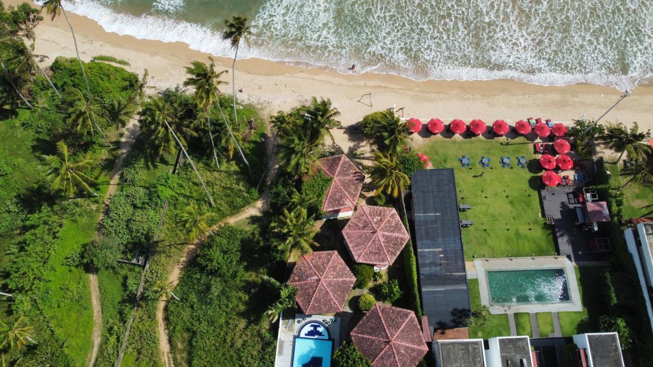 Alma Beach Hotel Weligama Buitenkant foto
