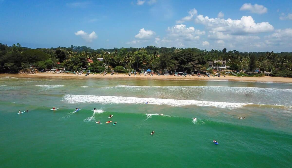 Alma Beach Hotel Weligama Buitenkant foto