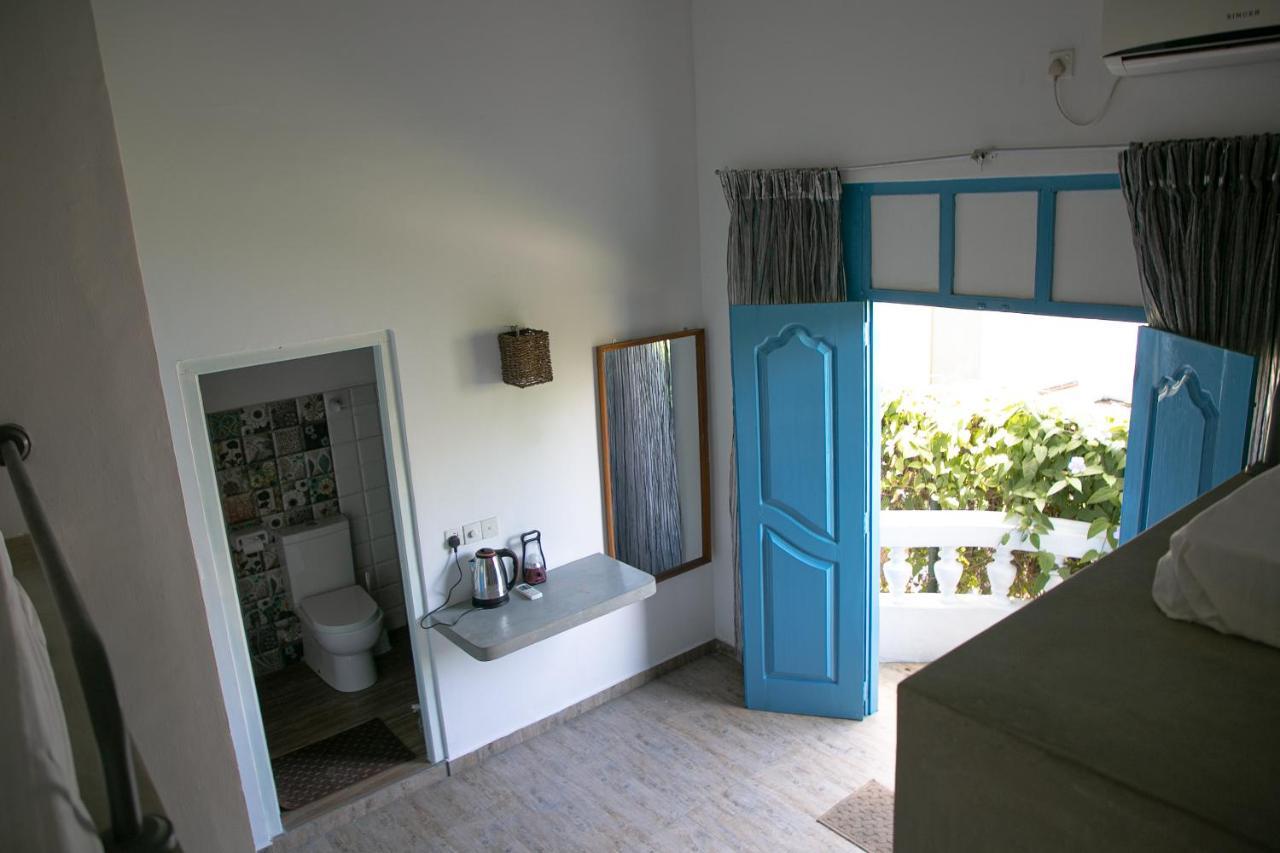 Alma Beach Hotel Weligama Buitenkant foto