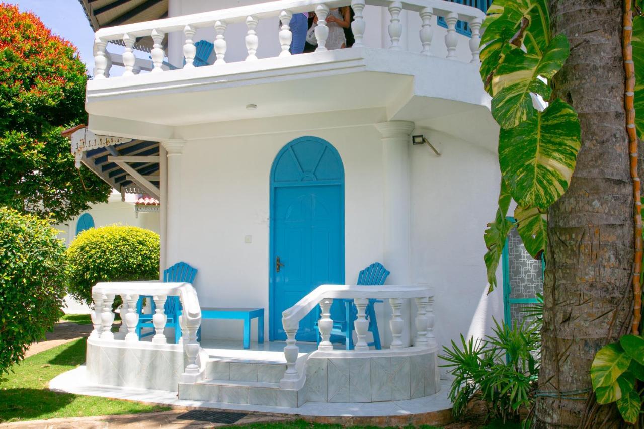 Alma Beach Hotel Weligama Buitenkant foto