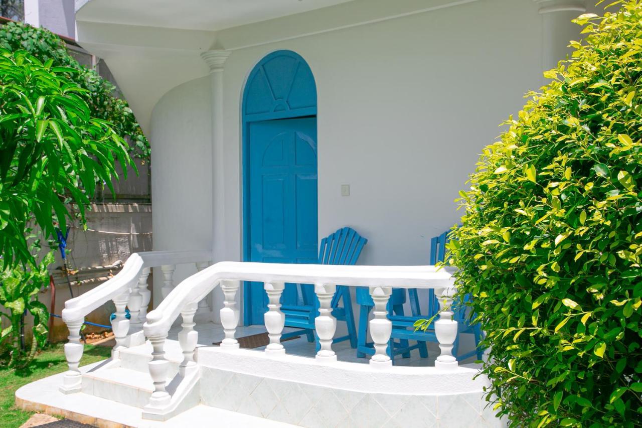 Alma Beach Hotel Weligama Buitenkant foto