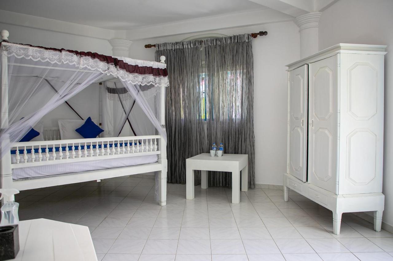 Alma Beach Hotel Weligama Buitenkant foto