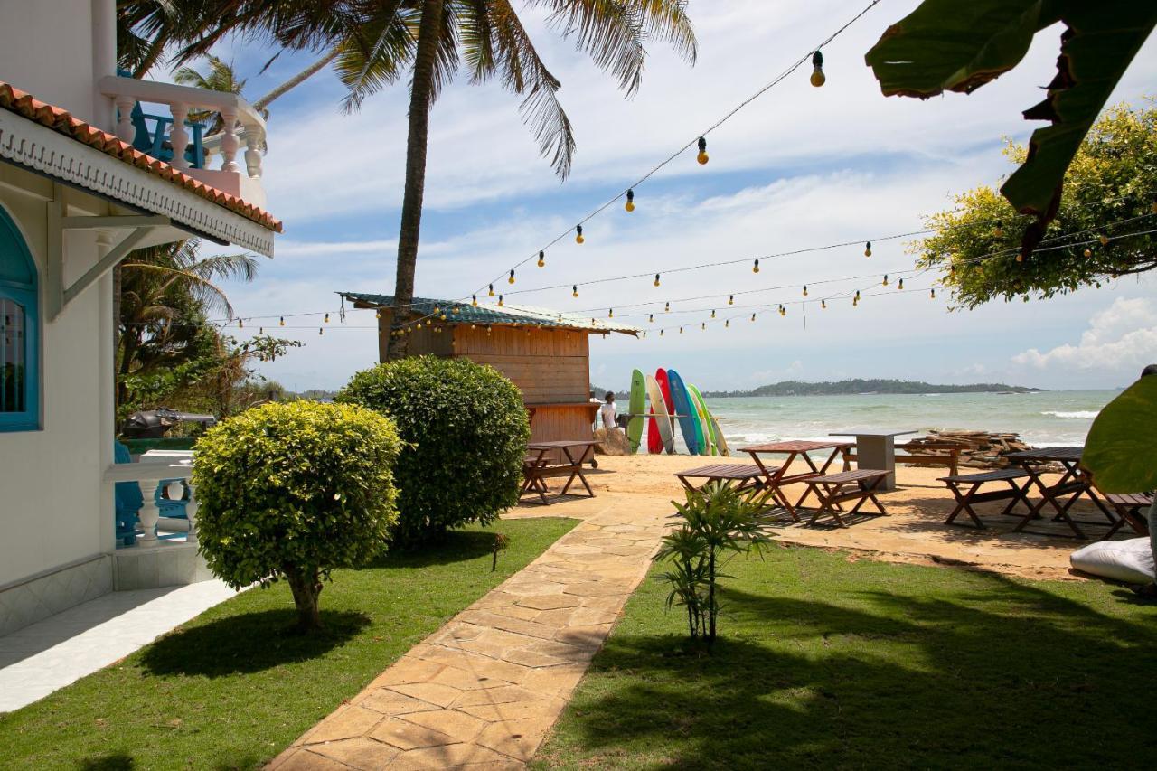 Alma Beach Hotel Weligama Buitenkant foto