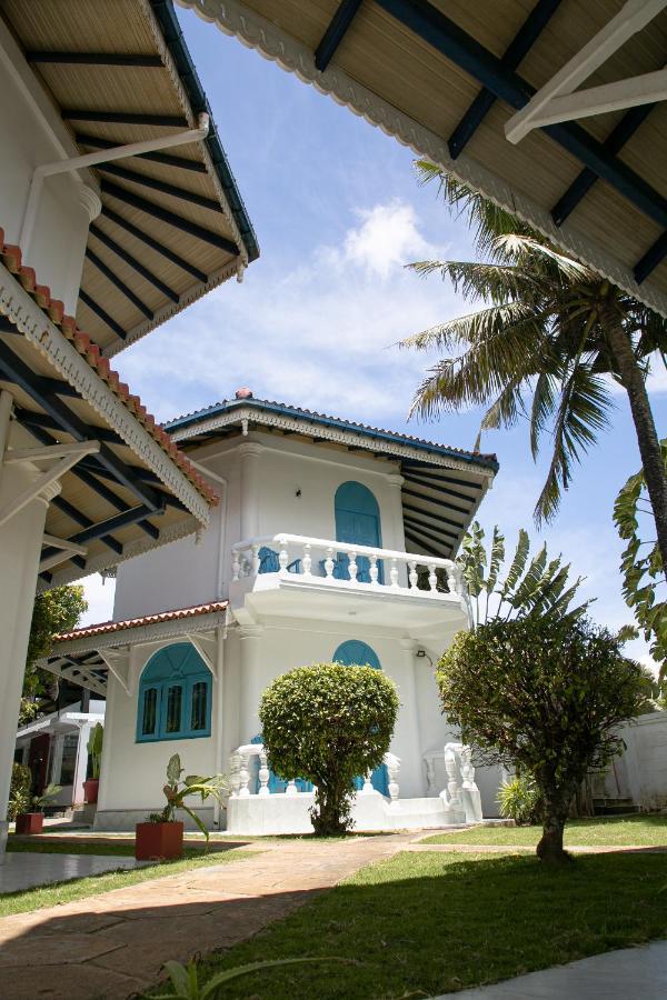 Alma Beach Hotel Weligama Buitenkant foto